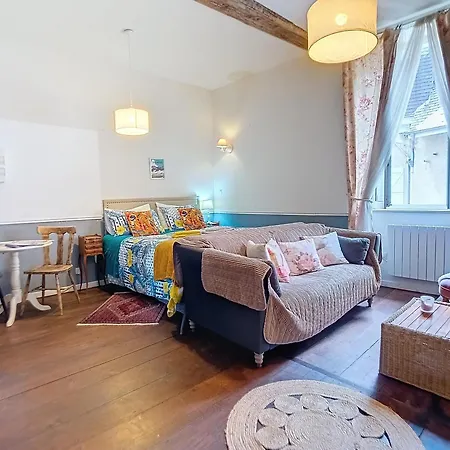 Les Glycines 招待所