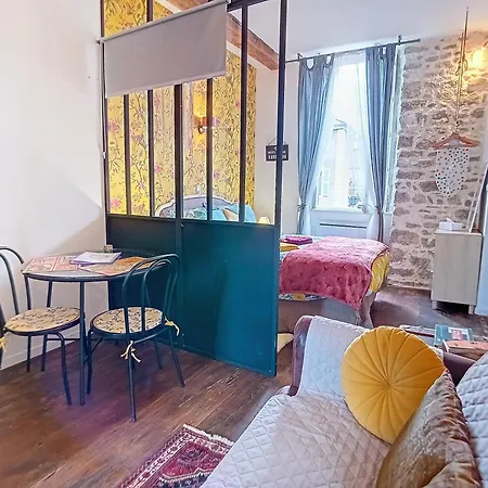 Les Glycines Guest house *